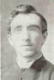 L'auteur, l'abbé Jules-Joseph Pirot vers 1903.