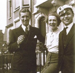 Hergé , Germaine et Tchang en 1934 au moment de leur travail sur le Lotus bleu