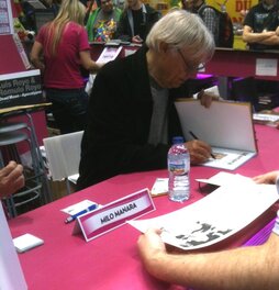 Manara signing the art in Barcelona