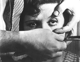 Scène de l'œil du court métrage « Un Chien Andalou » de Luis Buñuel et Salvadore Dali (1929) Scène de l'œil du court métrage « Un Chien Andalou » de Luis Buñuel et Salvadore Dali (1929)
