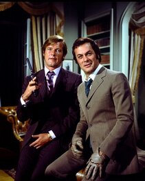 Roger Moore et Tony Curtis, un duo de choc incomparable.