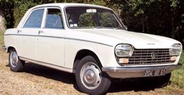 Peugeot 204 de face