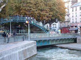 Le pont tournant du canal Saint Martin Le pont tournant du canal Saint Martin