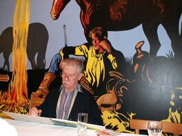 Hermann en dédicace devant cette fresque ! Hermann en dédicace devant cette fresque !