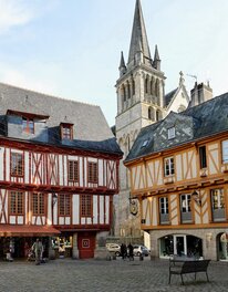 La cathédrale Saint-Pierre de Vannes dans son environnement actuel