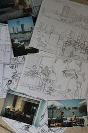 Le storyboard et le crayonné de cette même planche ainsi que quelques photos utilisées pour dessiner les décors. [www.andretaymans.com – août 2012]