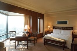 Et si on veut être sûr de chez sûr à 100% : une petite photo d’une « Deluxe room» ! Je vous laisse comparer avec la première case de la planche sur l’image suivante… Et si on veut être sûr de chez sûr à 100% : une petite photo d’une « Deluxe room» ! Je vous laisse comparer avec la première case de la planche sur l’image suivante…