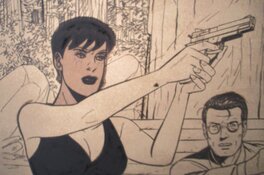 C’est pour pouvoir recouvrir la mèche rebelle de Caroline (cf. le 4ème de couverture juste avant) qu’André Taymans a agrandi son visage à droite et en haut, comme on peut le voir par transparence. C’est pour pouvoir recouvrir la mèche rebelle de Caroline (cf. le 4ème de couverture juste avant) qu’André Taymans a agrandi son visage à droite et en haut, comme on peut le voir par transparence.