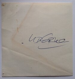 La Case est Signée par Mr Albert Uderzo au Dos . La Case est Signée par Mr Albert Uderzo au Dos .