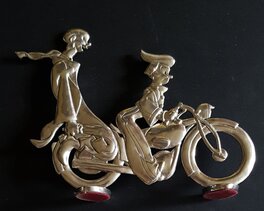 Etain spirou et Fantasio sur une moto Etain spirou et Fantasio sur une moto