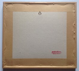 Le Dos de L'Original encadré au Format entier de 33 par 36,5 Cm avec Tampon . Le Dos de L'Original encadré au Format entier de 33 par 36,5 Cm avec Tampon .