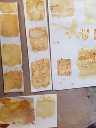 Essais de differentes textures pour le fond. Essais de differentes textures pour le fond.