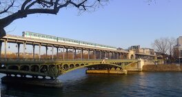 Pont et métro aérien. Pont et métro aérien.