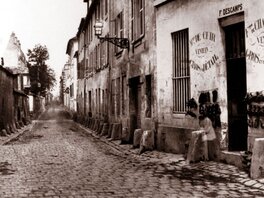 Ces lourdes bornes replaçaient les véhicules hippomobiles dans « le droit chemin » afin qu’ils ne s’écartent pas trop de la « route ».