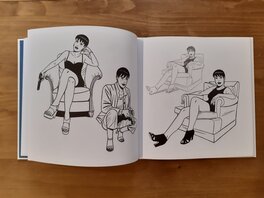 Dans l'artbook "Poses"