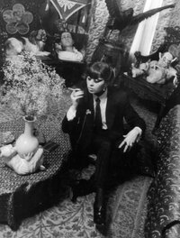 Miss Kelek/Keleck dans son Salon en Pause Cigarette ..... Miss Kelek/Keleck dans son Salon en Pause Cigarette .....