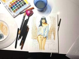 Marie debout en nuisette transparente (sur la table à dessin de l'auteur) Marie debout en nuisette transparente (sur la table à dessin de l'auteur)