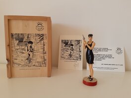 La figurine en plomb avec la reprise d’un visuel similaire sur le couvercle du coffret et sur l’ex-libris.