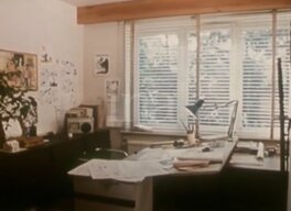 L'atelier de Will dans les années 70 avec la couverture au mur ! (source INA) L'atelier de Will dans les années 70 avec la couverture au mur ! (source INA)