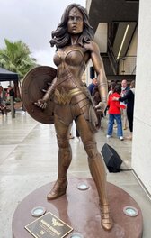 La même pose que le Immonen sur la Wonder woman des studio Warner ! La même pose que le Immonen sur la Wonder woman des studio Warner !
