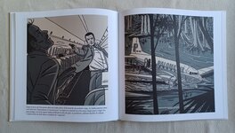 L'image publiée dans l'artbook. On peut y voir que l'avion n'est pas en vol : c'est rassurant par rapport au coup de feu ! L'image publiée dans l'artbook. On peut y voir que l'avion n'est pas en vol : c'est rassurant par rapport au coup de feu !