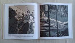 L'image publiée dans l'artbook. On peut y voir que l'avion n'est pas en vol : c'est rassurant par rapport au coup de feu !