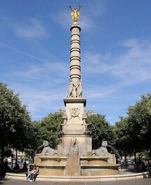 Fontaine du Palmier ( place du Châtelet) Fontaine du Palmier ( place du Châtelet)