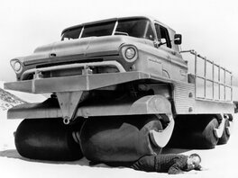 Camion avec pneus type "Rolligon" Camion avec pneus type "Rolligon"