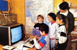Un bel exemple d'atelier informatique des années 80 Un bel exemple d'atelier informatique des années 80