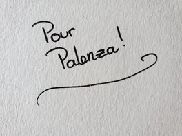 Dédicace manuscrite au dos de la planche Dédicace manuscrite au dos de la planche