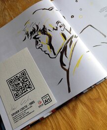 Détail avec carte postale "Achetez de l'Art" signée