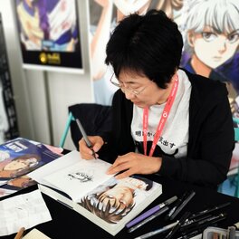 Nao Yazawa en dédicace Nao Yazawa en dédicace