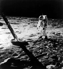 Photographie mission Apollo XI sur la Lune, 1969 détail 3 Photographie mission Apollo XI sur la Lune, 1969 détail 3