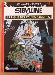 La magnifique couverture de « La ligue des coupe-jarrets » nous montrait déjà le couple de héros dans cette caisse qui leur sert de barque. La magnifique couverture de « La ligue des coupe-jarrets » nous montrait déjà le couple de héros dans cette caisse qui leur sert de barque.