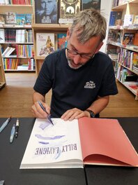 Anthony Pastor en dédicace à la librairie Vignettes, à Paris.