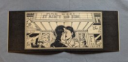 Cette même case, retouchée et encrée par André Taymans (avec l’aide de Pierre Lamar, pour les ampoules), est présentée en « poster central » du carnet. Cette même case, retouchée et encrée par André Taymans (avec l’aide de Pierre Lamar, pour les ampoules), est présentée en « poster central » du carnet.