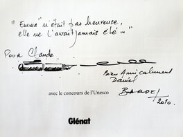 Signature du Scénariste : Daniel BARDET 2010. Signature du Scénariste : Daniel BARDET 2010.
