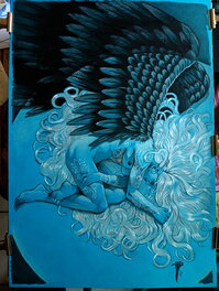 Fille tatouée - l'ange bleu endormie entre les boucles