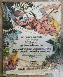 Le 4ème de Couverture avec son Gadget en Bas du Pendentif a Tête de Buffle , sous Blister D'Origine , Rare .